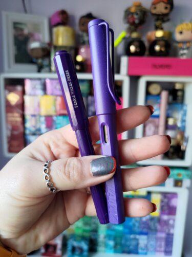 Zdjęcie okładkowe wpisu: LAMY Safari vs FWP The Carousel — porównanie tanich piór wiecznych